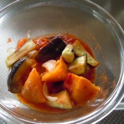 ピリ辛の味付けが今の季節に会いますね♪
たっぷり野菜も美味しく食べられる素敵なレシピご馳走さまです。